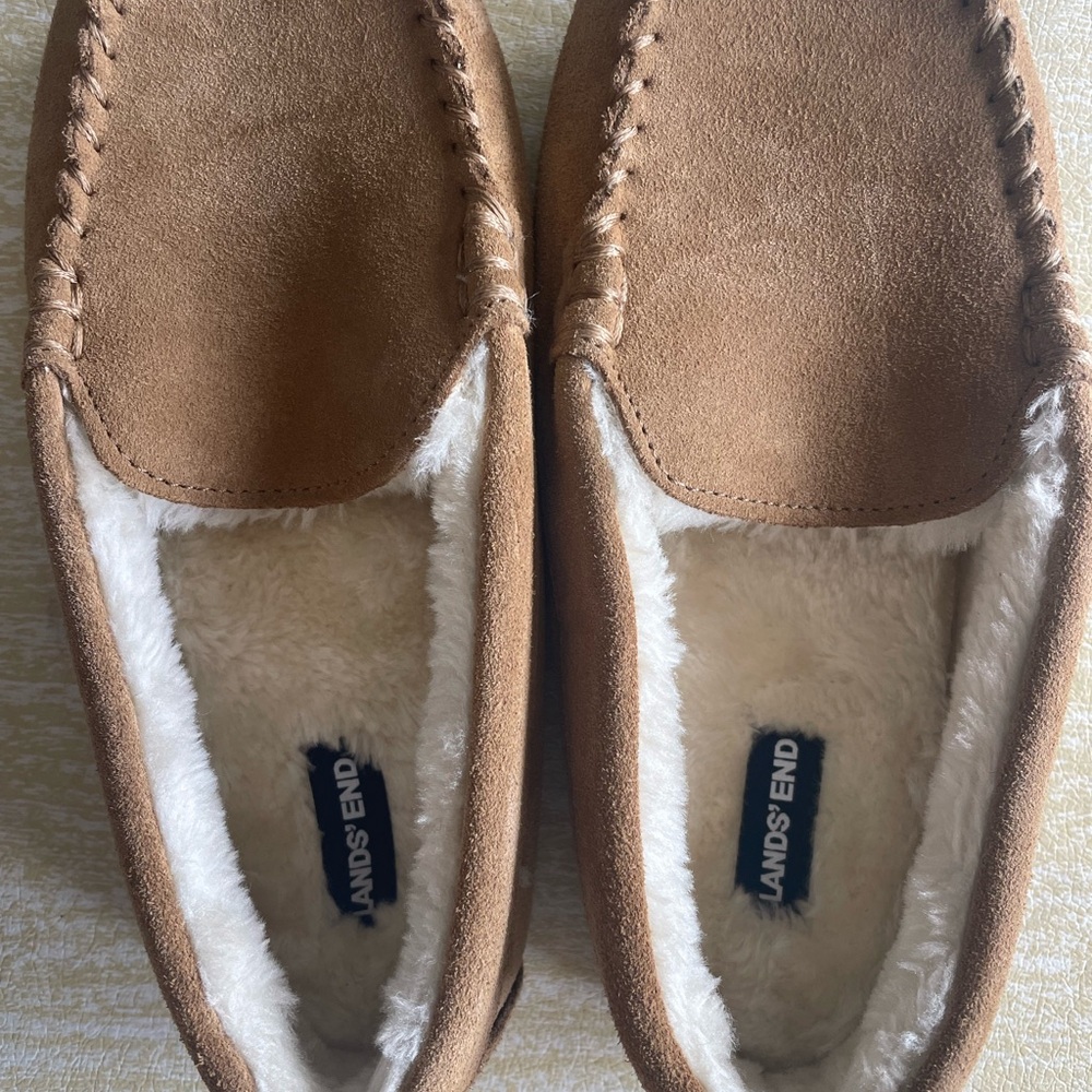 Lands' End Tan Suede Moccasin Slippers Womens 6 nwot!